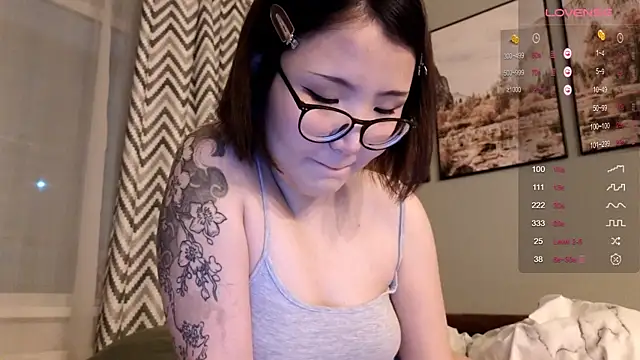 nullgirl online show from February 11, 2026, 2:16 am