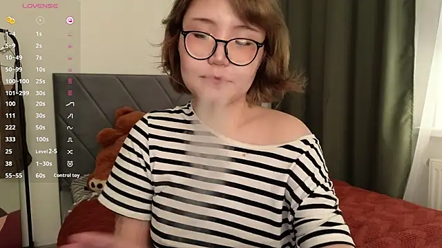 nullgirl online show from April 5, 2026, 5:21 pm