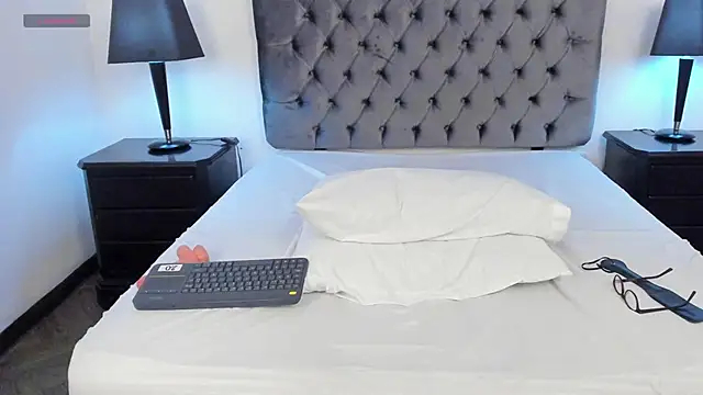 Kiri Black  online show from April 9, 2026, 3:50 am