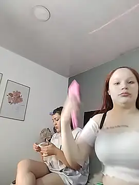 Crystaa12 online show from February 12, 2026, 12:33 pm