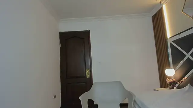 Ambarross  online show from February 13, 2026, 2:02 pm