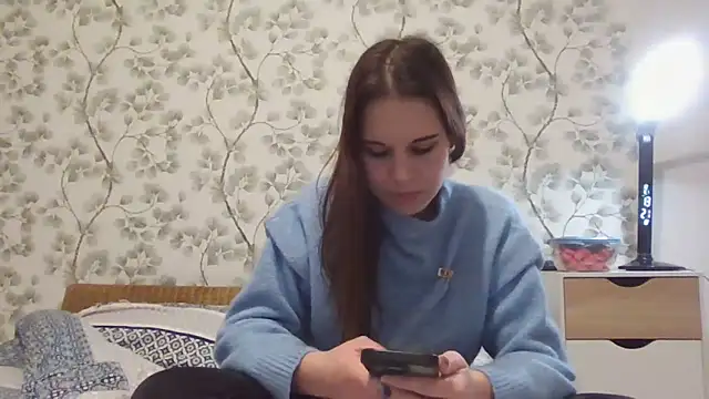 NyraLuna online show from February 4, 2026, 8:58 pm