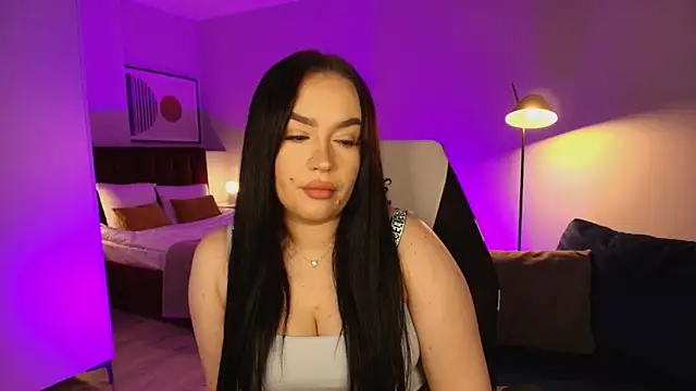 tinafox  online show from February 3, 2026, 3:50 pm