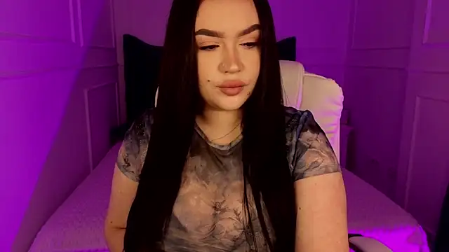 tinafox  online show from March 6, 2026, 8:11 am