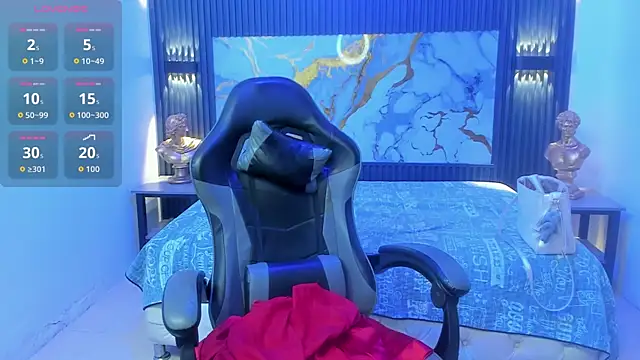 Amelia Lopez24 online show from April 17, 2026, 8:01 pm