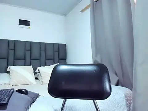 hanna rodriguez online show from February 12, 2026, 9:43 pm