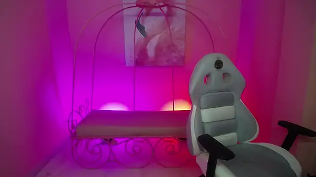 Ashley benson x online show from February 2, 2026, 8:18 pm