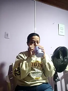 RossyAlvarez online show from April 8, 2026, 2:22 am