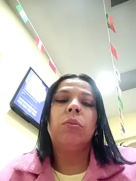 Snapshot of RossyAlvarez chatting on June 8, 2026, 1:28 am RossyAlvarez online show from June 8, 2026, 1:28 am