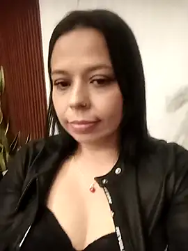 Snapshot of RossyAlvarez chatting on July 1, 2026, 2:24 am RossyAlvarez online show from July 1, 2026, 2:24 am