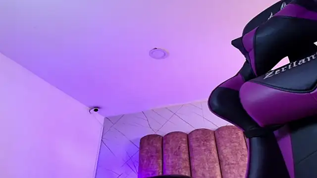 ShadowLune online show from February 19, 2026, 7:54 pm