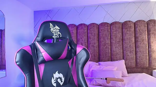 ShadowLune online show from March 8, 2026, 8:12 pm