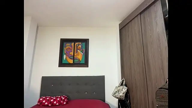 AbrilSantosxo online show from June 1, 2026, 12:29 pm