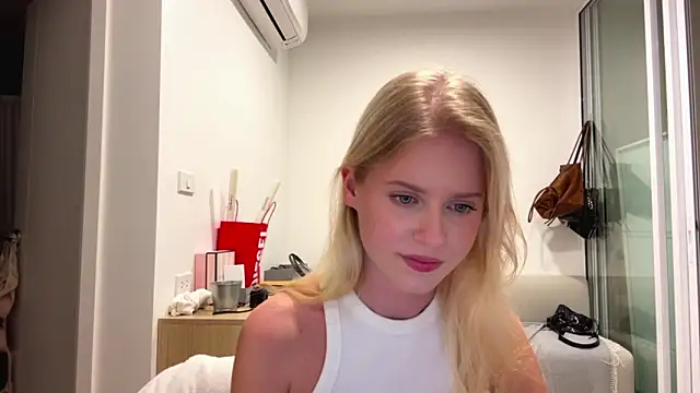 Snapshot of Slay_Swag chatting on February 3, 2026, 10:20 am Slay Swag online show from February 3, 2026, 10:20 am