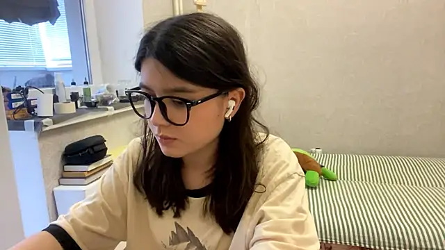 SaintMari online show from July 16, 2026, 1:28 pm