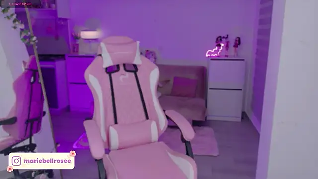 Blush Marie online show from April 28, 2026, 3:00 am