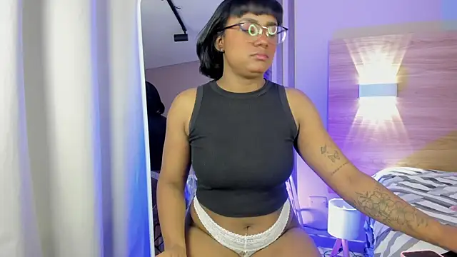 Snapshot of domiiniquex chatting on March 28, 2026, 1:00 pm domiiniquex online show from March 28, 2026, 1:00 pm