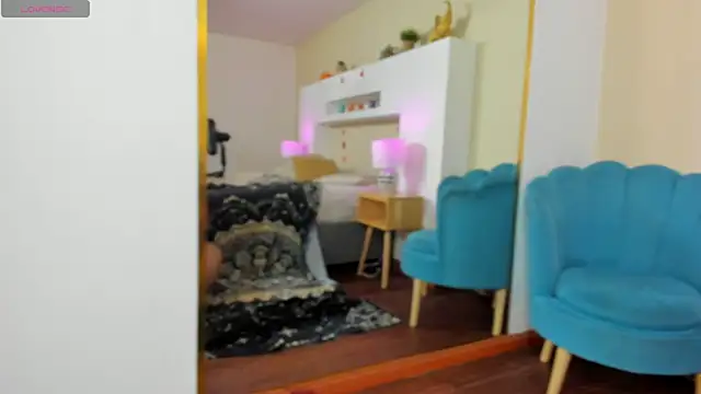 Rosy Sweet online show from April 17, 2026, 7:50 pm