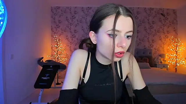 Hot Molly5 online show from April 3, 2026, 6:39 pm