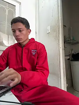 Snapshot of santiObrero chatting on May 6, 2026, 4:01 pm santiObrero online show from May 6, 2026, 4:01 pm