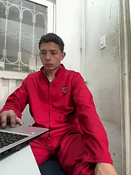 Snapshot of santiObrero chatting on May 7, 2026, 4:12 pm santiObrero online show from May 7, 2026, 4:12 pm