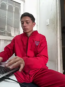 Snapshot of santiObrero chatting on May 8, 2026, 4:23 pm santiObrero online show from May 8, 2026, 4:23 pm