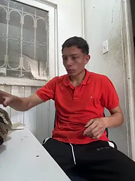 Snapshot of santiObrero chatting on May 20, 2026, 3:40 pm santiObrero online show from May 20, 2026, 3:40 pm