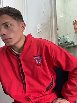 Snapshot of santiObrero chatting on May 28, 2026, 4:37 pm santiObrero online show from May 28, 2026, 4:37 pm