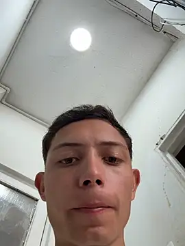 Snapshot of santiObrero chatting on June 27, 2026, 3:28 pm santiObrero online show from June 27, 2026, 3:28 pm