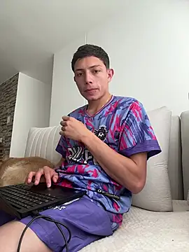 Snapshot of santiObrero chatting on July 24, 2026, 4:38 pm santiObrero online show from July 24, 2026, 4:38 pm