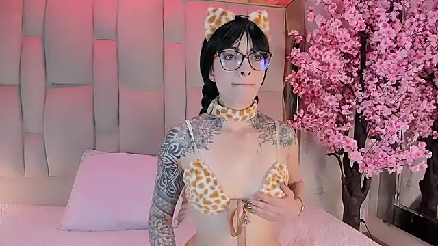 JuneCollins online show from March 30, 2026, 8:21 pm