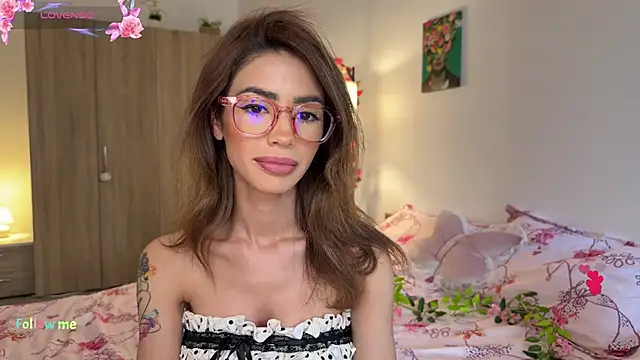 AyanaLys online show from April 18, 2026, 3:27 pm