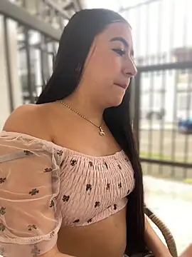 AuroraJohns Pink online show from February 2, 2026, 9:35 pm