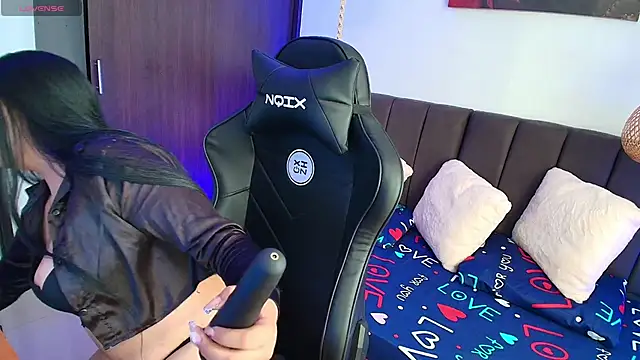 Snapshot of Aliz_Cooper_Tx chatting on March 19, 2026, 5:17 pm Aliz Cooper Tx online show from March 19, 2026, 5:17 pm