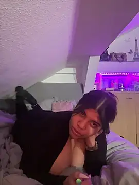 MinaKhalina online show from January 18, 2026, 6:12 pm