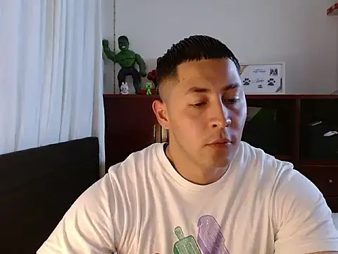 Snapshot of Spilios_low chatting on August 9, 2026, 12:23 am Spilios low online show from August 9, 2026, 12:23 am