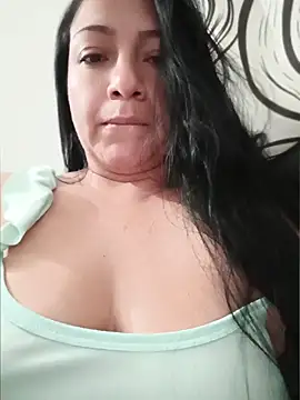 Snapshot of Katysaez chatting on May 14, 2026, 5:03 am Katysaez online show from May 14, 2026, 5:03 am