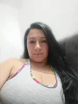 Snapshot of Katysaez chatting on May 21, 2026, 4:41 am Katysaez online show from May 21, 2026, 4:41 am