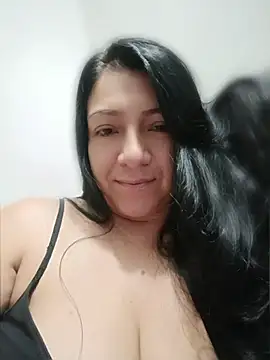 Snapshot of Katysaez chatting on May 22, 2026, 4:41 am Katysaez online show from May 22, 2026, 4:41 am