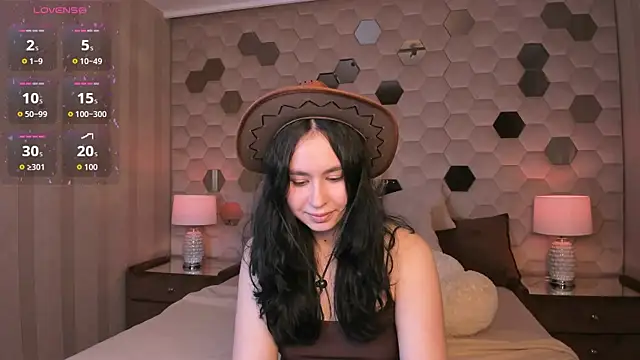 GiovannaAntonelli online show from April 22, 2026, 7:37 pm