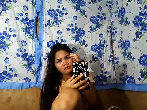 PinaySkinnyJust18 online show from April 4, 2026, 9:18 am