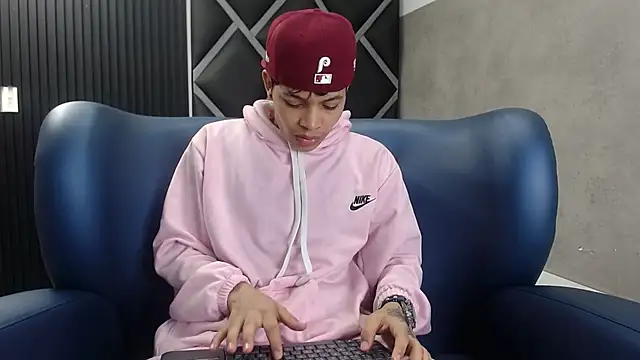 Dogan Renzo0 online show from February 2, 2026, 7:23 pm