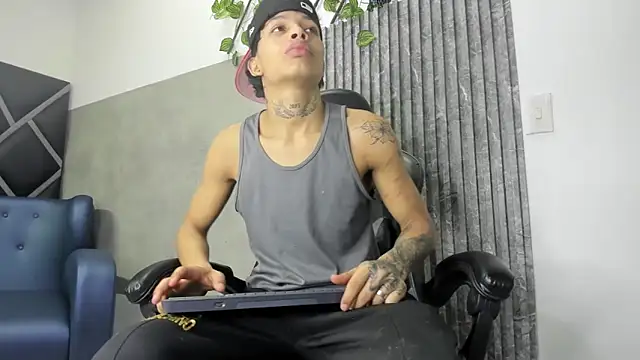 Dogan Renzo0 online show from February 10, 2026, 8:13 pm