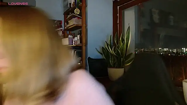 Daisy Lovely online show from March 21, 2026, 5:05 pm