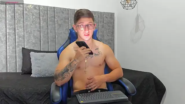 Calvin Hunter online show from April 13, 2026, 2:44 pm