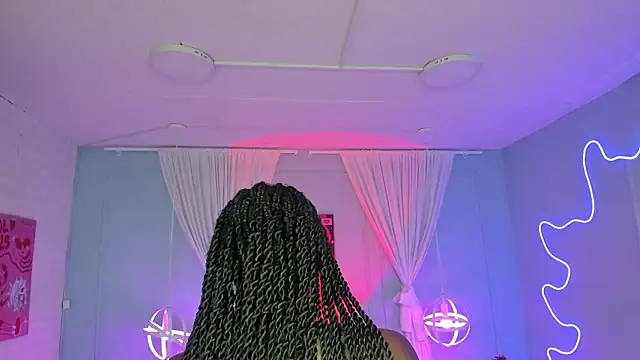 Snapshot of naomi_campell chatting on February 16, 2026, 7:32 pm naomi campell online show from February 16, 2026, 7:32 pm