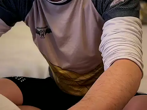 Snapshot of AfterTheRun chatting on February 14, 2026, 8:27 pm AfterTheRun online show from February 14, 2026, 8:27 pm