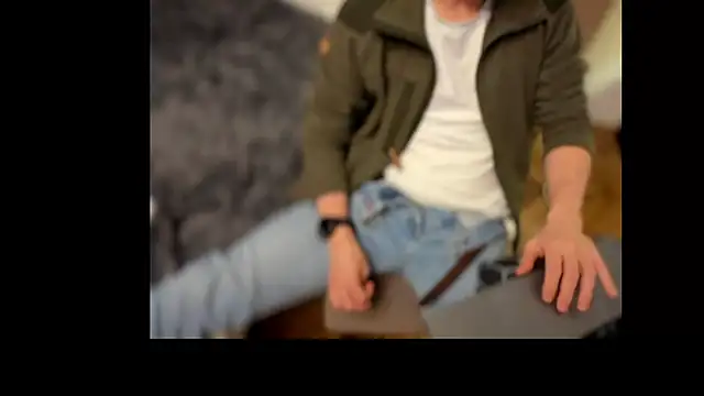 Snapshot of AfterTheRun chatting on March 25, 2026, 8:37 pm AfterTheRun online show from March 25, 2026, 8:37 pm