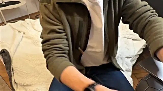 Snapshot of AfterTheRun chatting on March 27, 2026, 8:30 pm AfterTheRun online show from March 27, 2026, 8:30 pm