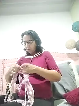 Snapshot of RosseLaure chatting on February 4, 2026, 2:28 am RosseLaure online show from February 4, 2026, 2:28 am